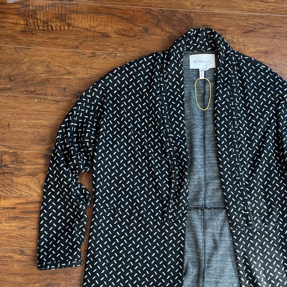 BCBGeneration Monochrome Patterned Cardigan - Picture 3 of 8